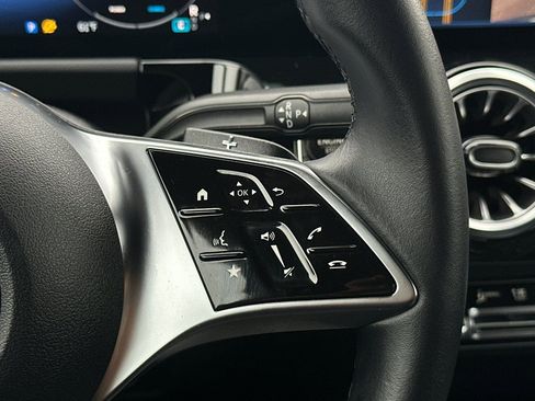 Certified 2025 Mercedes-Benz GLA 250 image 28