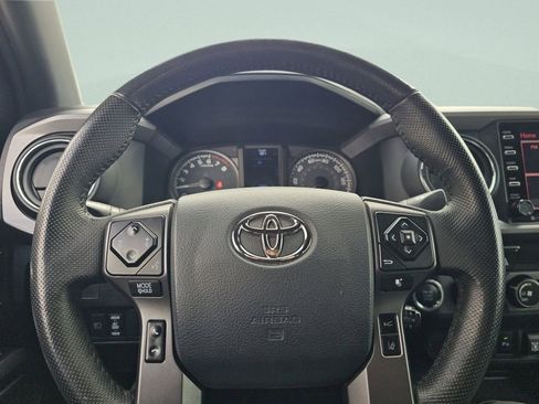 Used 2020 Toyota Tacoma TRD Off-Road image 30