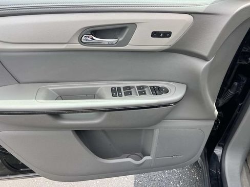 Used 2016 Chevrolet Traverse LTZ AWD/4WD image 14