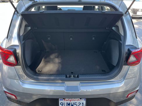 Used 2025 Hyundai Venue SEL image 30