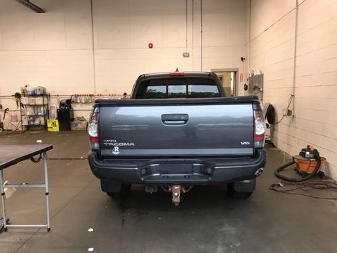 Used 2012 Toyota Tacoma 4x4 Double Cab w/ TRD Sport Pkg image 4