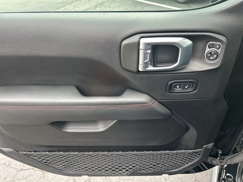 Used 2022 Jeep Gladiator Rubicon w/ Cold Weather Group image 15