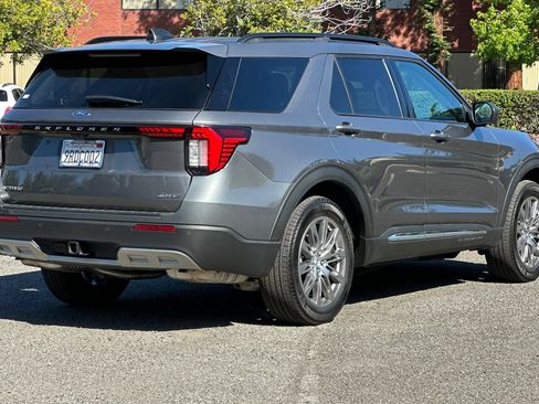 Certified 2025 Ford Explorer Active w/ Active Comfort Package AWD/4WD image 3