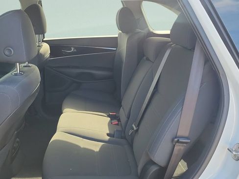 Used 2019 Kia Sorento S FWD image 10