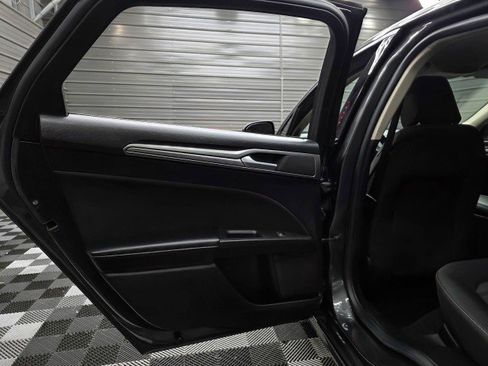Used 2020 Ford Fusion SE FWD image 32