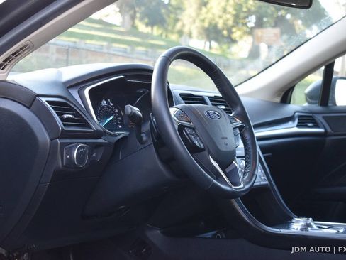 Used 2018 Ford Fusion Titanium AWD/4WD image 18