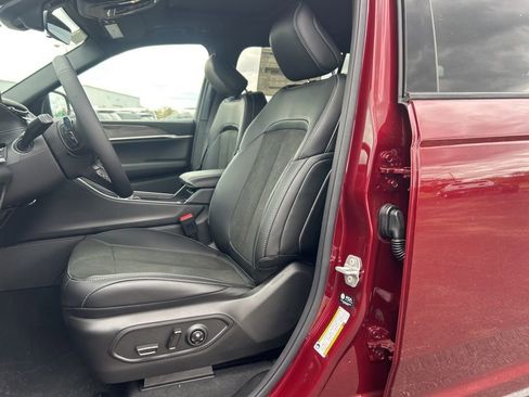New 2026 Jeep Grand Cherokee L 4WD image 4