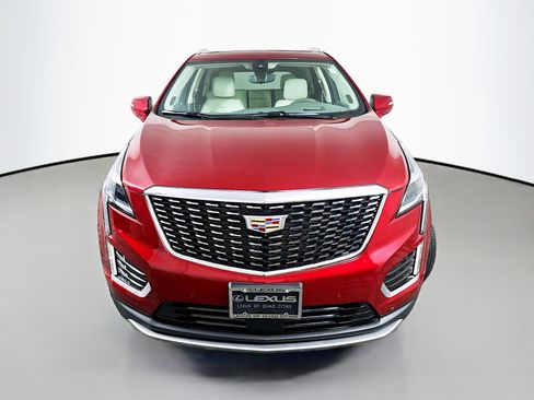 Used 2023 Cadillac XT5 Premium Luxury w/ Technology Package image 2