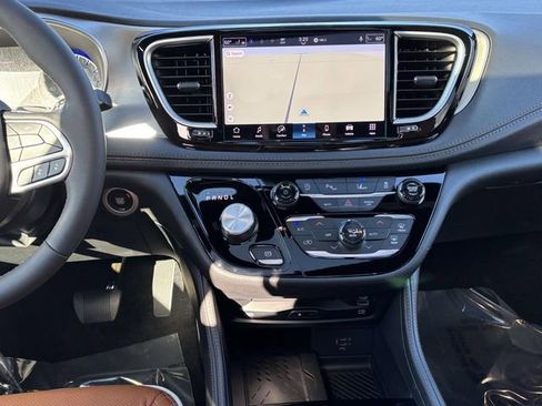 New 2026 Chrysler Pacifica Pinnacle image 14