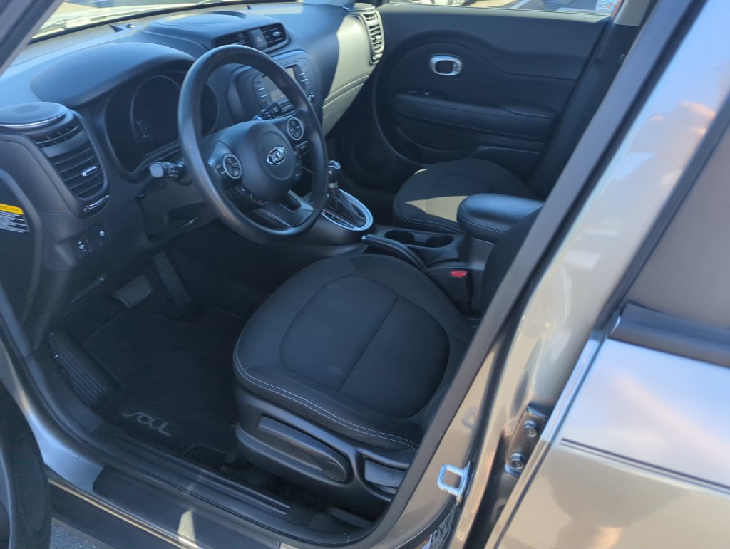 Used 2017 Kia Soul + FWD image 11