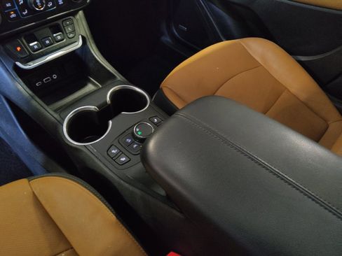 Used 2020 GMC Terrain SLT w/ Preferred Package image 26