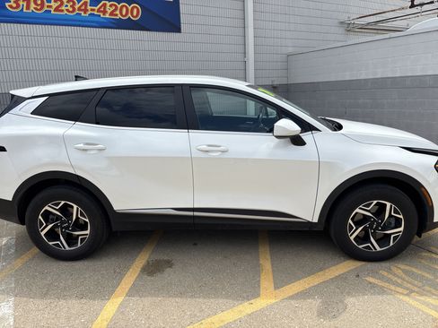 Used 2024 Kia Sportage LX AWD/4WD image 2