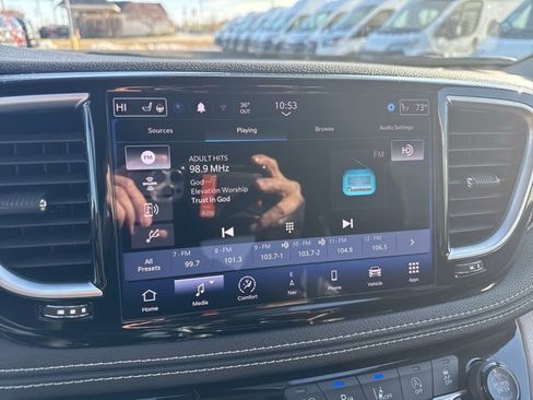 Used 2022 Chrysler Pacifica Limited image 30