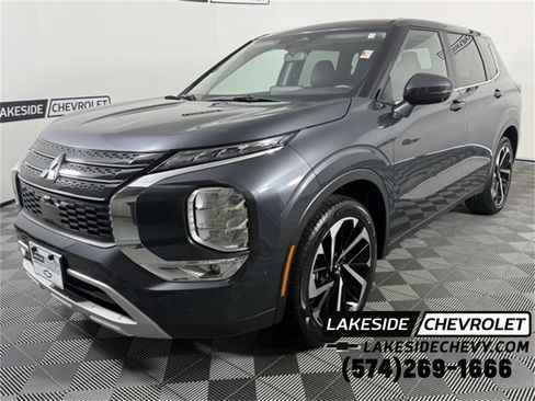 Used 2024 Mitsubishi Outlander SE image 1
