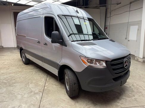 Used 2025 Mercedes-Benz Sprinter 2500 image 7