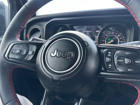 Certified 2024 Jeep Gladiator Rubicon w/ Convenience Group image 25