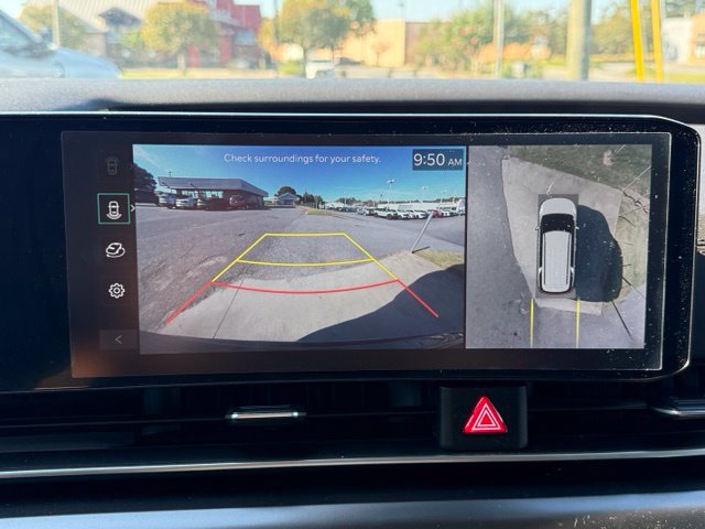 Used 2025 Kia Carnival SX w/ SX Dark Edition Package FWD image 24
