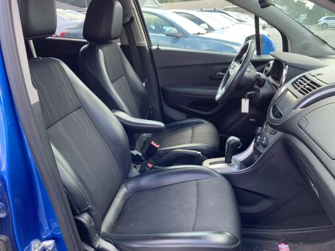 Used 2016 Chevrolet Trax LT w/ LT Sun and Sound Package AWD/4WD image 11