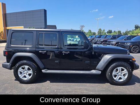 Used 2022 Jeep Wrangler Unlimited Sport AWD/4WD image 2