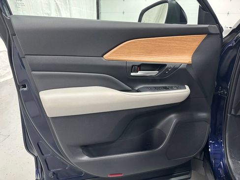 Used 2025 Toyota Grand Highlander AWD image 8