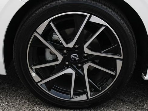 Certified 2025 Nissan Sentra SR w/ SR Premium Package FWD image 12