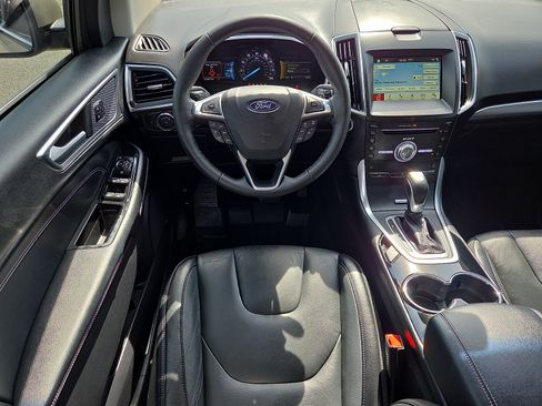 Used 2018 Ford Edge Titanium w/ Technology Package FWD image 11