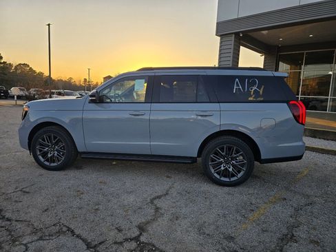 New 2026 Ford Expedition Platinum w/ Stealth Appearance Package image 8