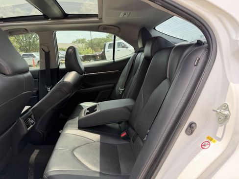 Used 2018 Toyota Camry XSE FWD image 14