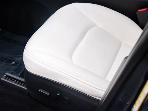 Used 2020 Tesla Model Y Long Range image 13