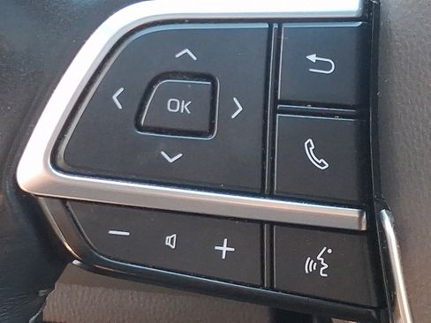 Used 2021 Toyota Highlander XLE AWD/4WD image 21