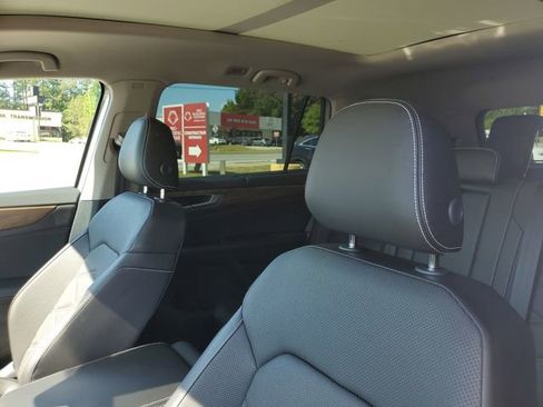 Certified 2025 Volkswagen Atlas SE w/ Panoramic Sunroof Package image 16