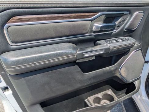 Used 2019 RAM 1500 Laramie AWD/4WD image 10