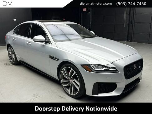 Used 2018 Jaguar XF S RWD image 9