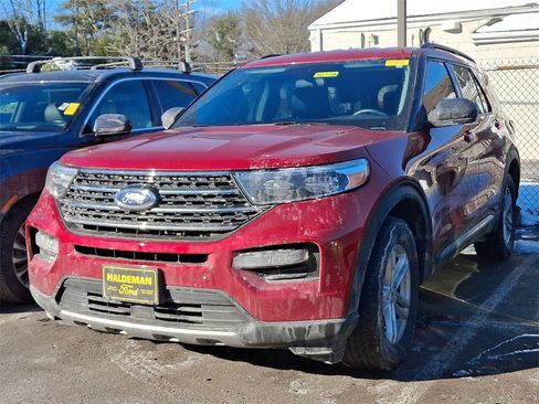 Used 2023 Ford Explorer XLT w/ Equipment Group 202A image 3