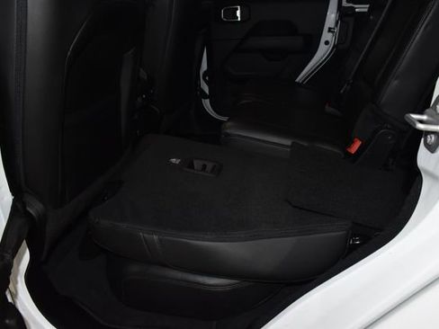 Used 2022 Jeep Wrangler Unlimited Sahara image 30