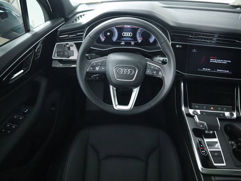 Certified 2025 Audi Q7 2.0T Premium image 11