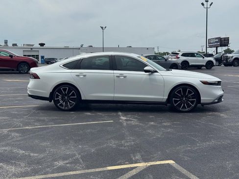Used 2023 Honda Accord Touring image 3