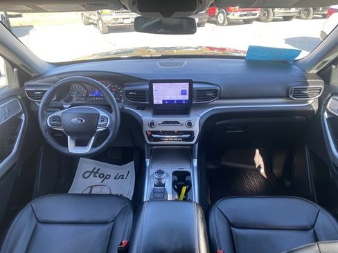 Used 2023 Ford Explorer XLT w/ Equipment Group 202A image 7