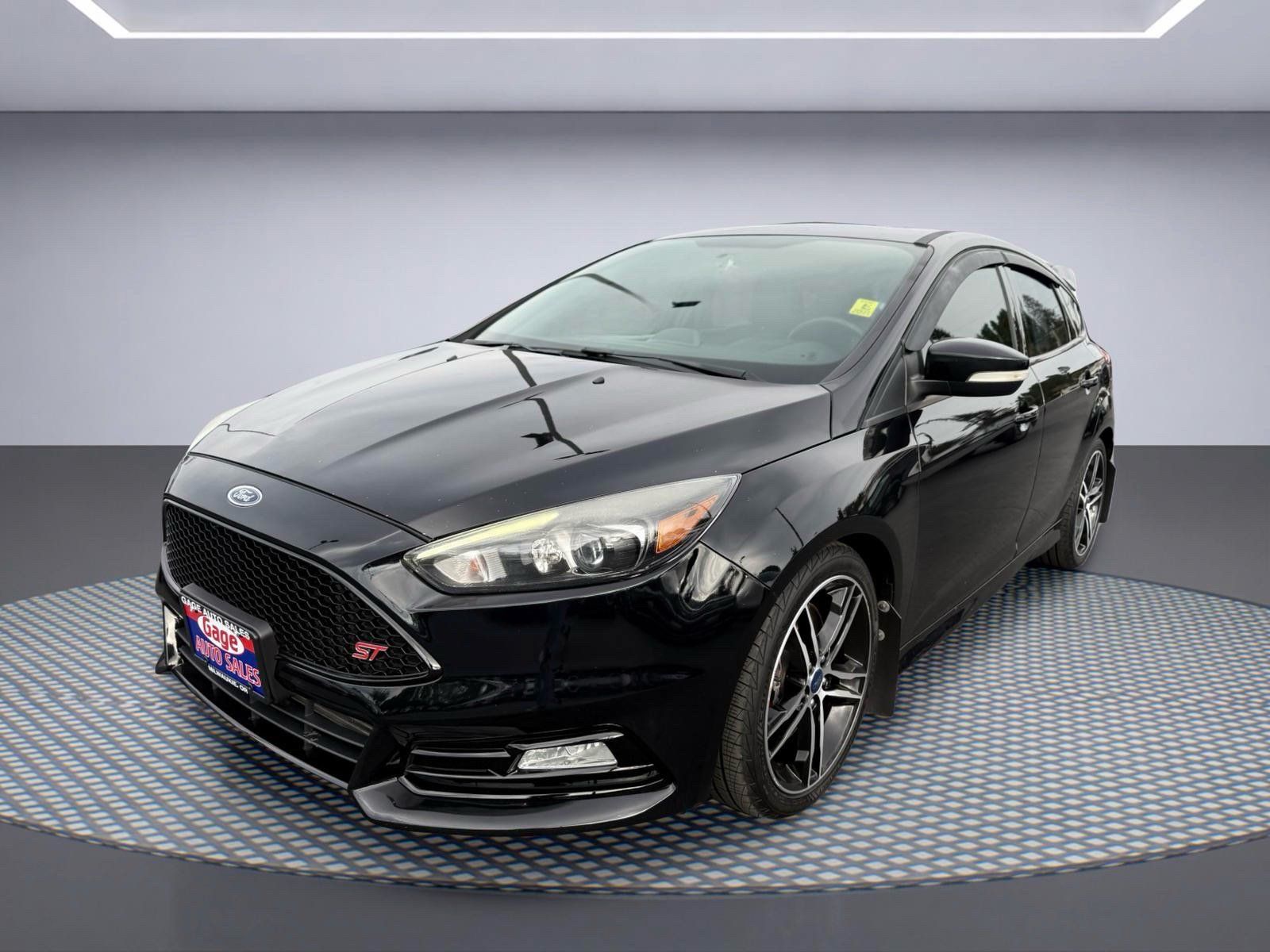 Used 2017 Ford Focus ST w/ Equipment Group 402A FWD image 2