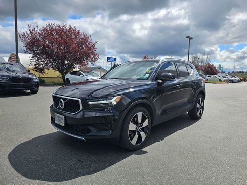 Used 2020 Volvo XC40 T5 Momentum w/ Protection Package Premier AWD/4WD image 3