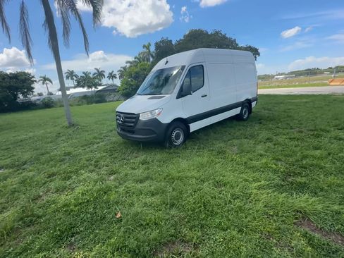 Used 2021 Mercedes-Benz Sprinter 1500 image 10