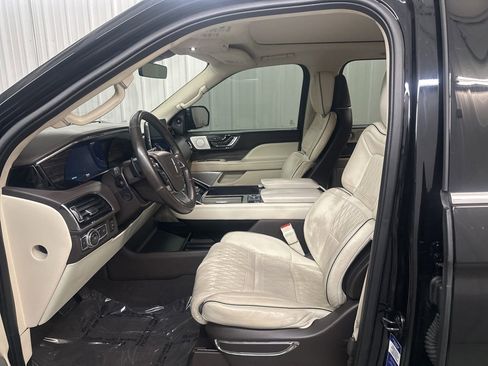 Used 2020 Lincoln Navigator Black Label w/ Cargo Convenience Package image 10