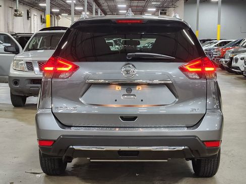 Used 2017 Nissan Rogue SV w/ SV Family Package FWD image 10