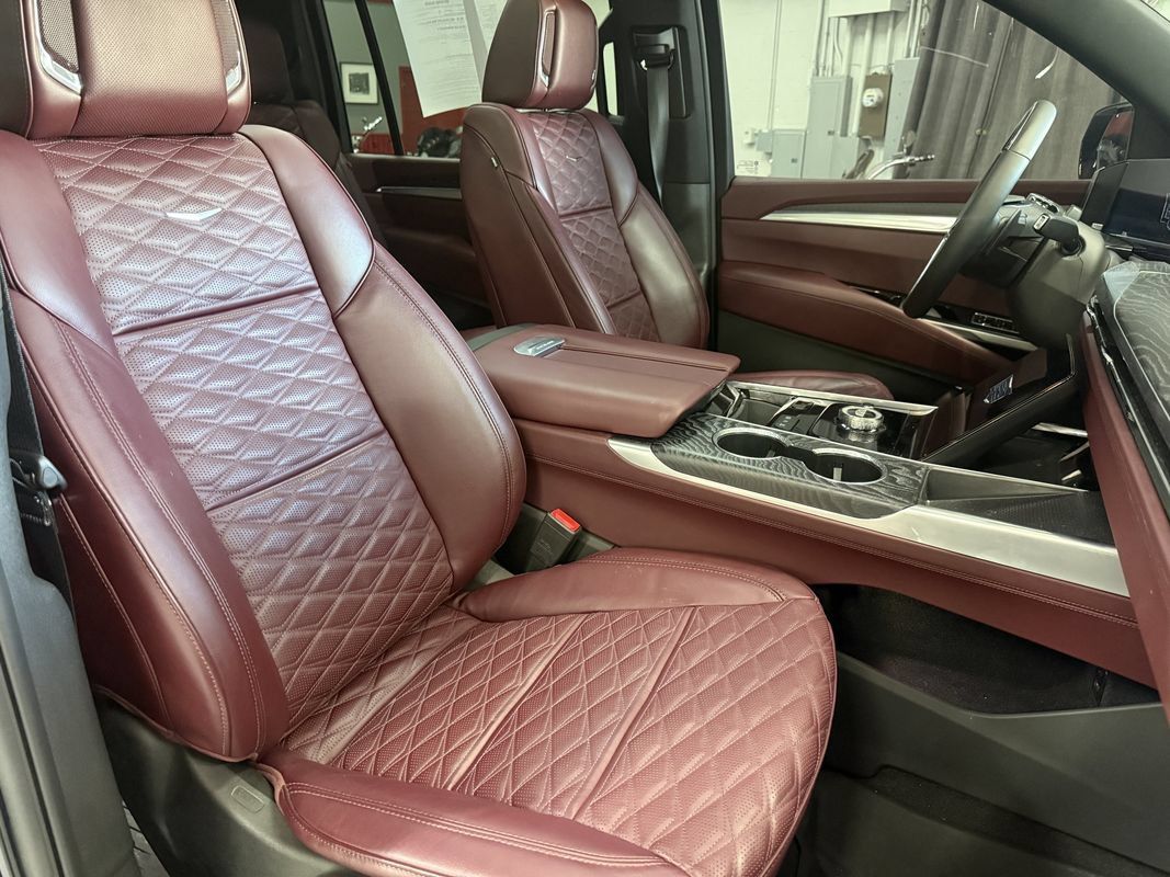 Used 2025 Cadillac Escalade ESV Premium Luxury w/ LPO, Floor Liner Package AWD/4WD image 21