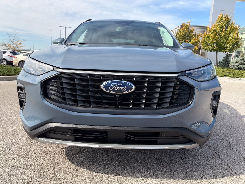 Used 2024 Ford Escape Platinum AWD/4WD image 2