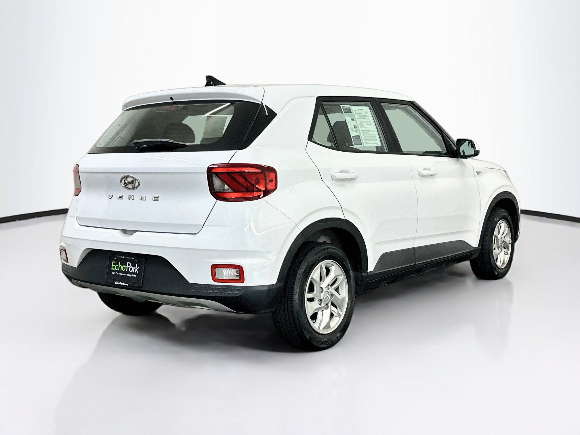 Used 2022 Hyundai Venue SE FWD image 9