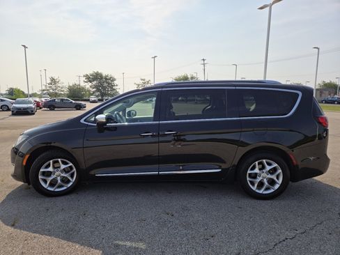 Used 2020 Chrysler Pacifica Limited FWD image 16