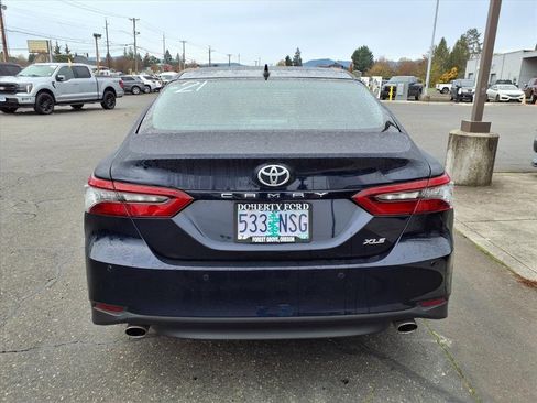 Used 2022 Toyota Camry XLE image 8