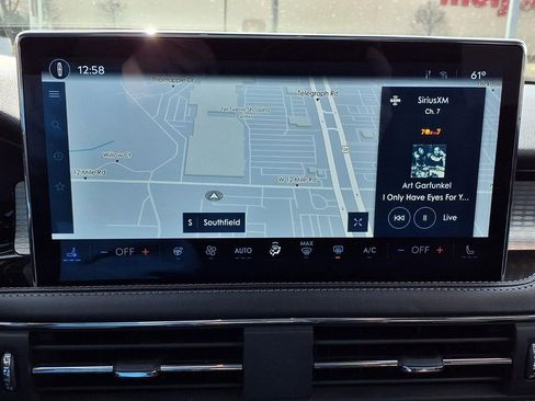 Used 2024 Lincoln Corsair AWD w/ Equipment Group 101A image 18