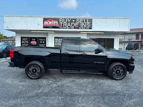 Used 2018 Chevrolet Silverado 1500 Custom w/ Custom Value Package AWD/4WD image 1